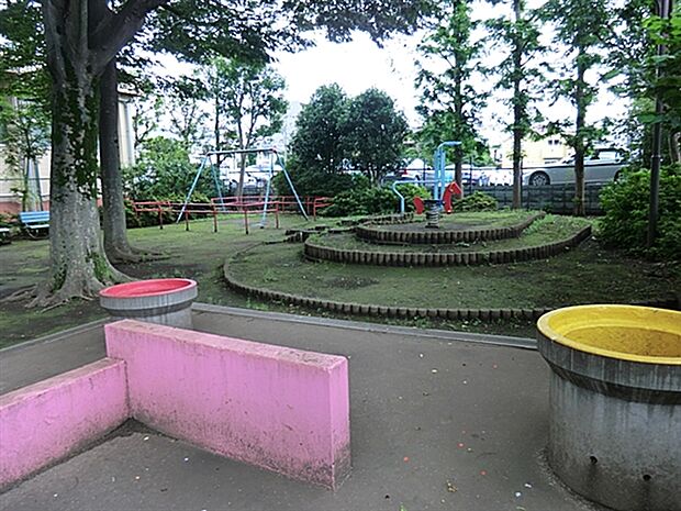 善福寺一丁目公園(約550m)