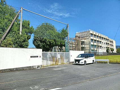 東大阪市立若江中学校 1077m