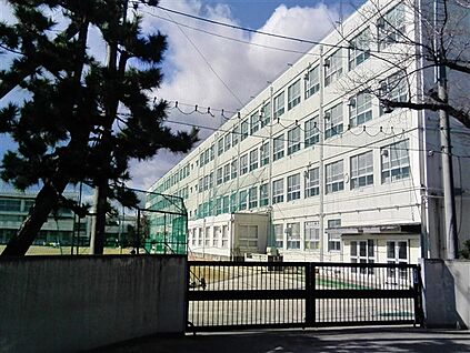 名古屋市立大森中学校 474m