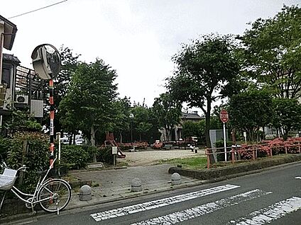 西綾瀬三丁目児童遊園 166m
