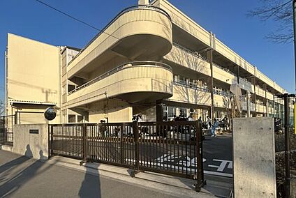 浦安市立浦安中学校 907m