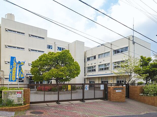 横浜市立永田台小学校(約991m)