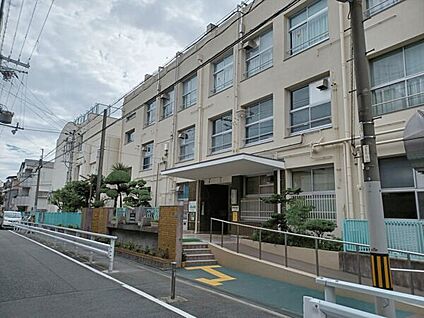 大阪市立南市岡小学校 256m
