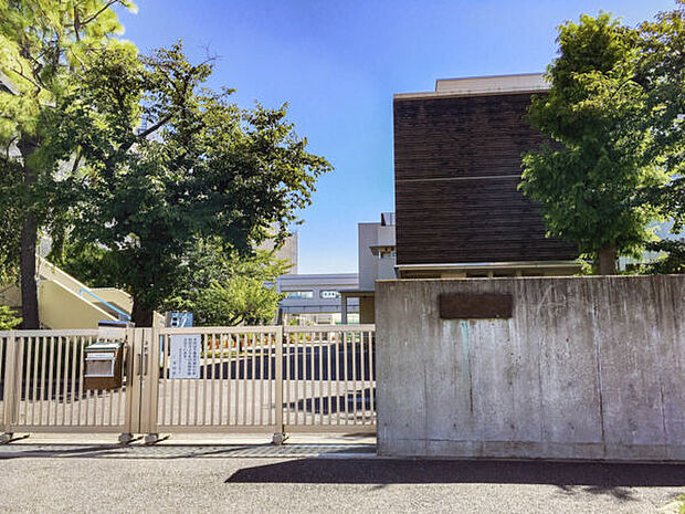 狛江市立狛江第二中学校(約865m)