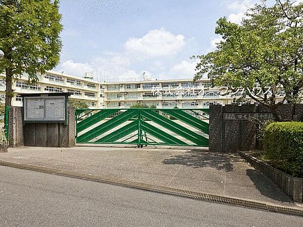 町田市立つくし野中学校(約1,964m)