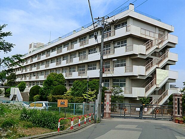 さいたま市立東浦和中学校（約1,739m）