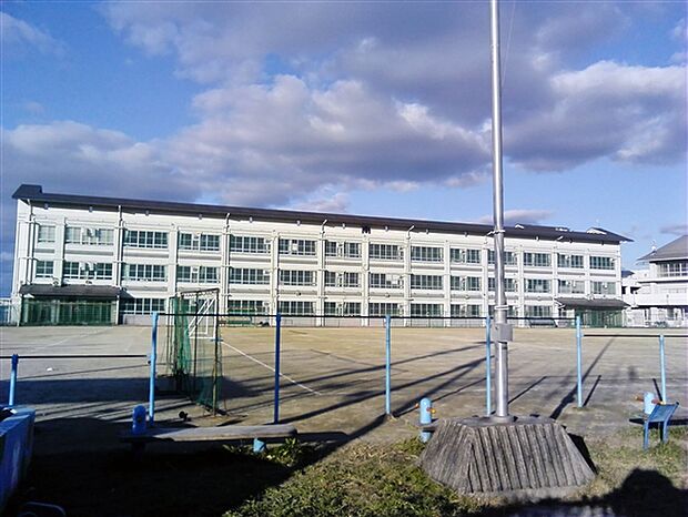 名古屋市立守山中学校(約701m)