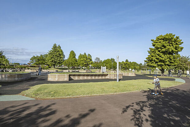 伊勢崎西部公園（約1,166m）