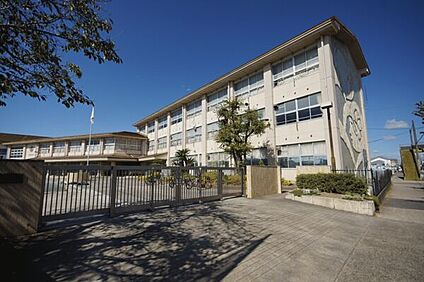 一宮市立宮西小学校 612m