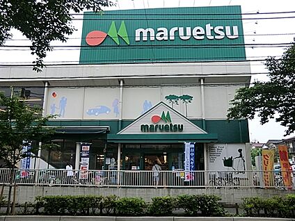 西友リヴィンオズ大泉店 1918m
