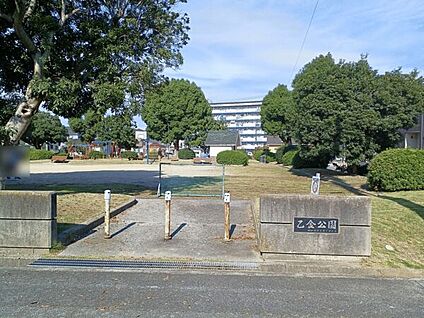 刈谷市立依佐美中学校 2564m