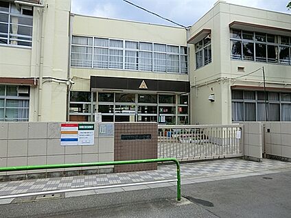 板橋区立向原小学校 365m