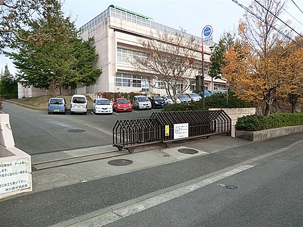 横浜市立中川西中学校(約2,251m)