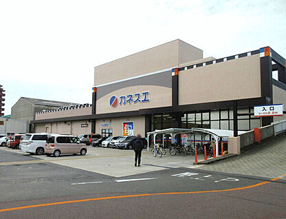 カネスエ砂美店 821m