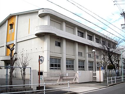 名古屋市立小碓小学校 884m