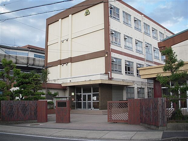 名古屋市立山田中学校（約1,681m）