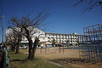 一宮市立末広小学校 406m