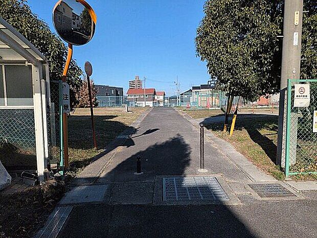 石ころ公園（約412m）