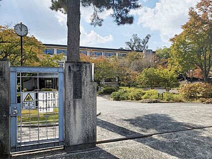 西宮市立甲陵中学校 1755m