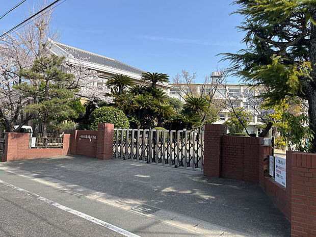 刈谷市立亀城小学校(約655m)
