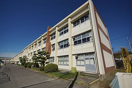 一宮市立今伊勢中学校 875m