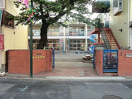 飯山幼稚園 676m