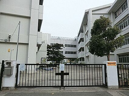 横浜市立小田小学校 626m