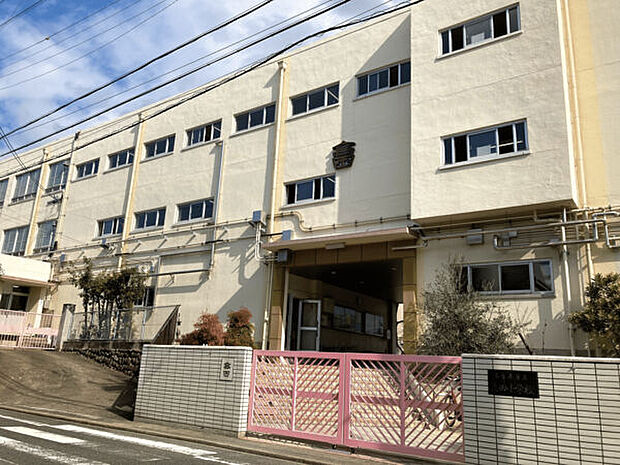名古屋市立高田小学校（約384m）