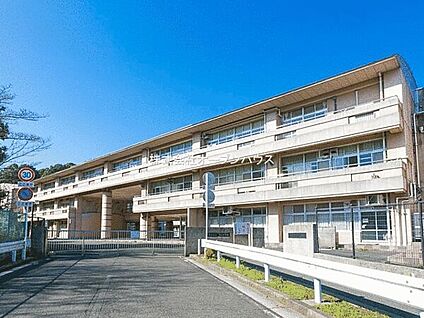 横浜市立中山中学校 1313m