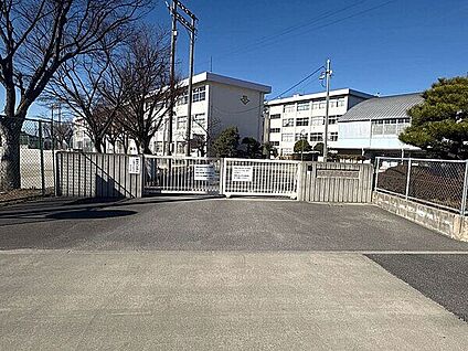 知立市立竜北中学校 654m
