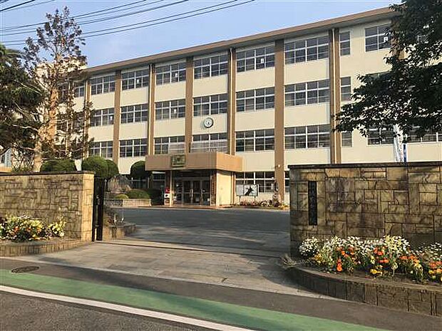 福岡市立城南中学校(約1,115m)