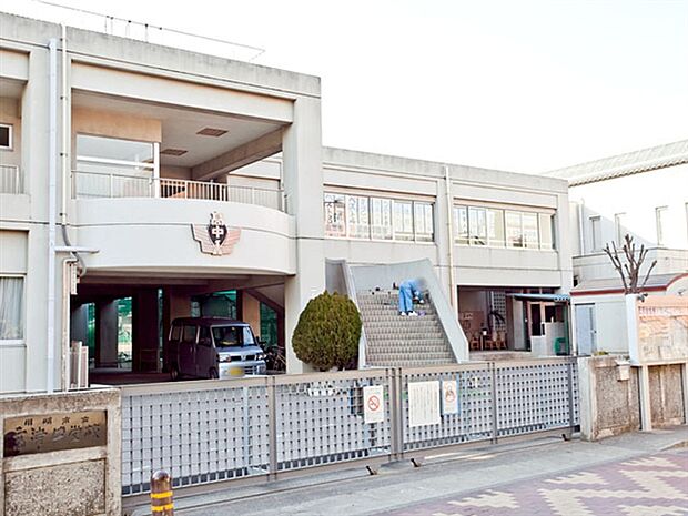 川崎市立高津中学校(約1,513m)