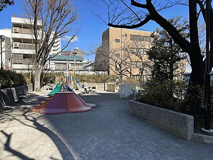 豊島区立駒込公園 403m