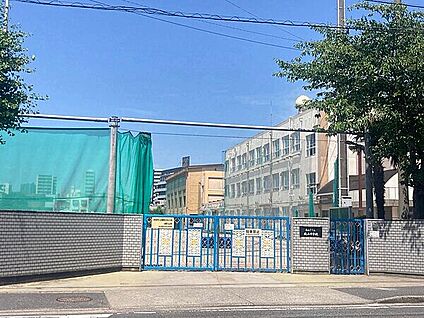 名古屋市立北山中学校 565m