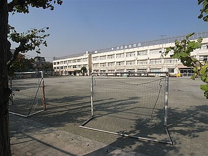 世田谷区立東玉川小学校 372m