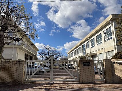 名古屋市立岩塚小学校 981m