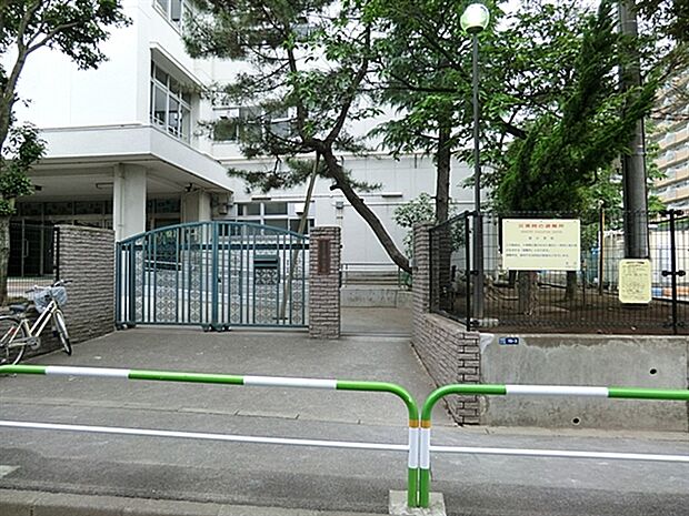 北区立袋小学校（約585m）
