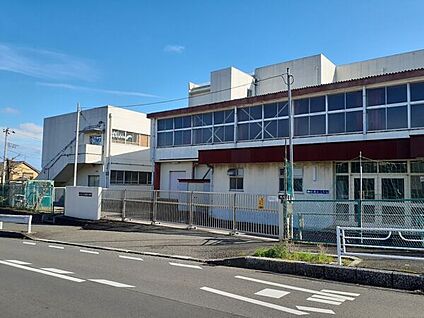 横浜市立上白根小学校 1028m