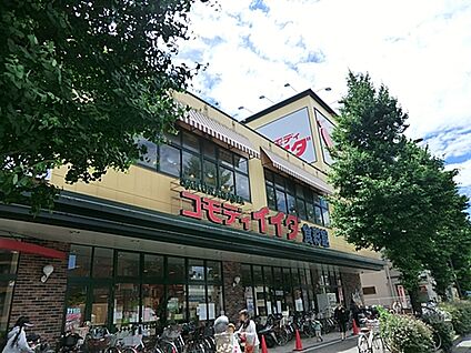 コモディイイダ桜川店 696m