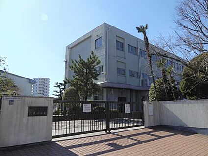 名古屋市立広見小学校 791m