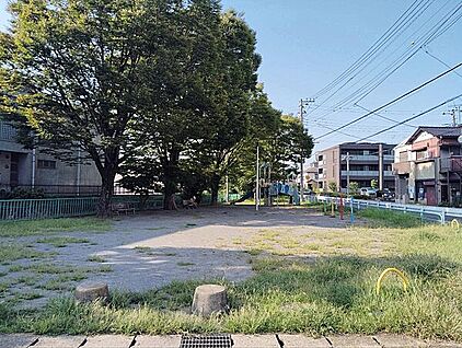 中溝公園 182m