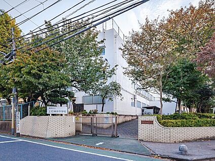 練馬区立上石神井中学校 983m