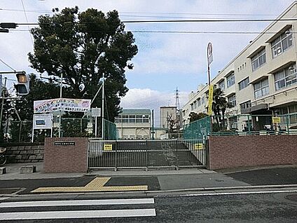 横浜市立上飯田小学校 691m