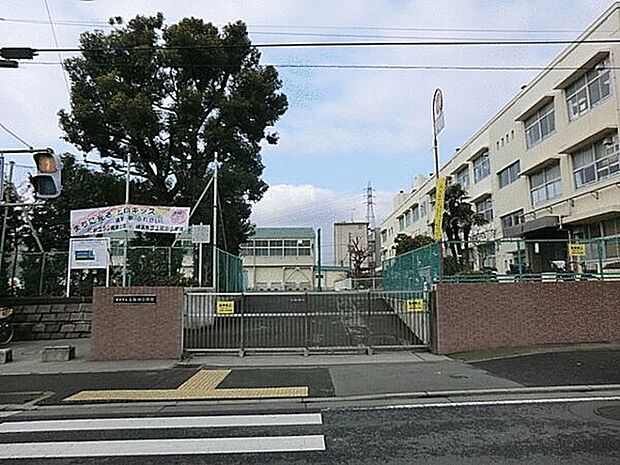 横浜市立上飯田小学校(約691m)