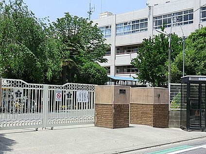 さいたま市立東大成小学校 794m