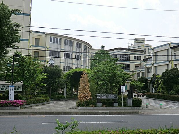 さいたま市立春野中学校(約1,545m)