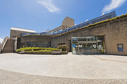 市川市中央図書館 1330m