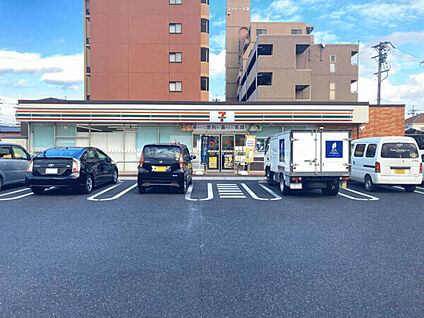 セブンイレブン春日井上条店 906m