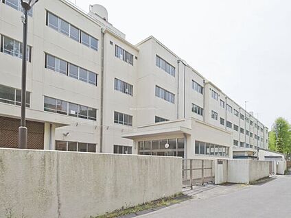 横浜市立大道中学校 825m