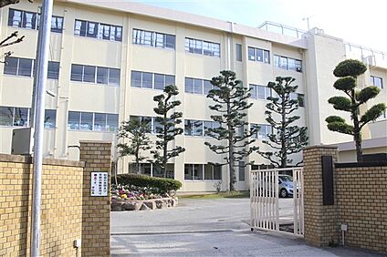 福岡市立三宅小学校 773m